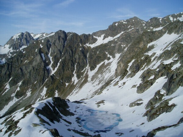 Le Bassia blanc depuis le col de Gisletas à louverture 2005fin mai